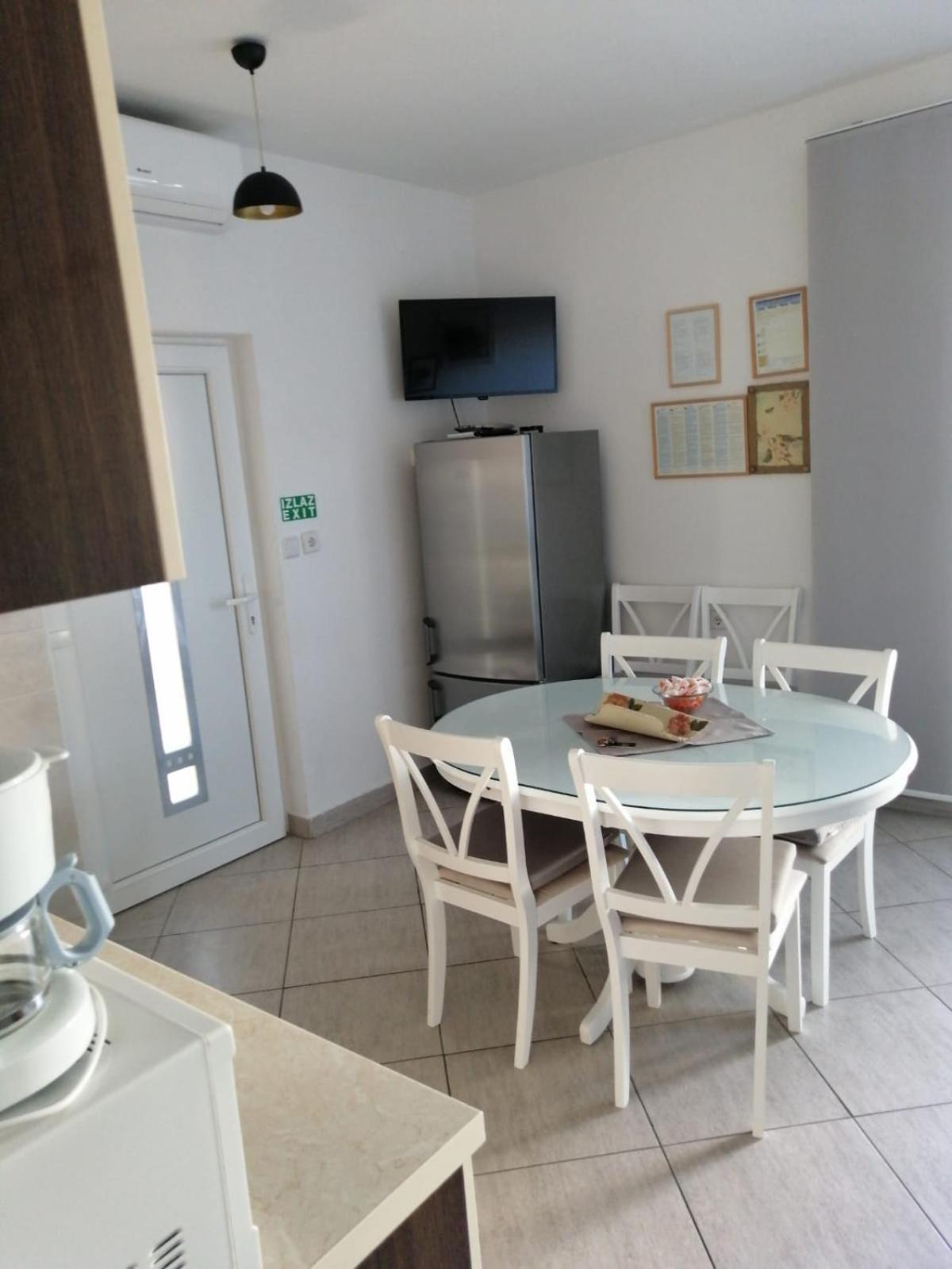 Apartments Kursan Seget Vranjica Exterior foto