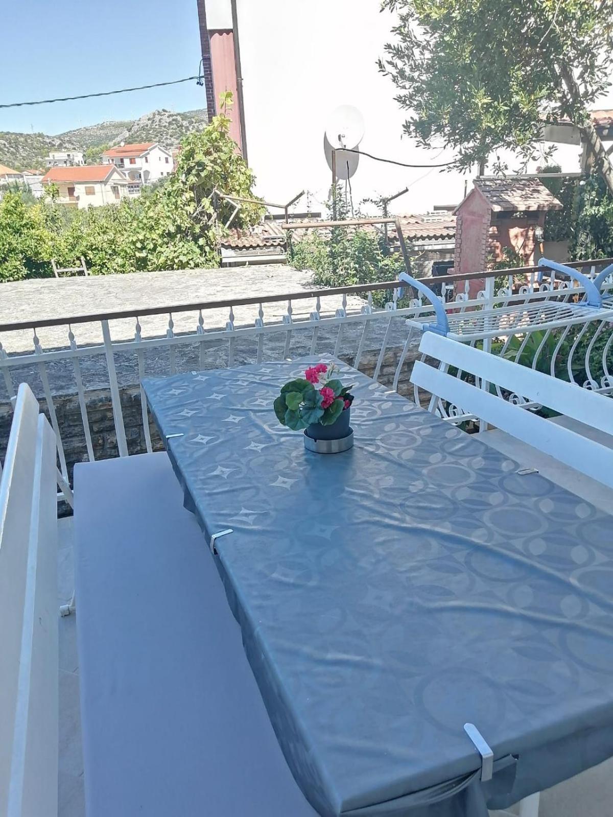 Apartments Kursan Seget Vranjica Exterior foto