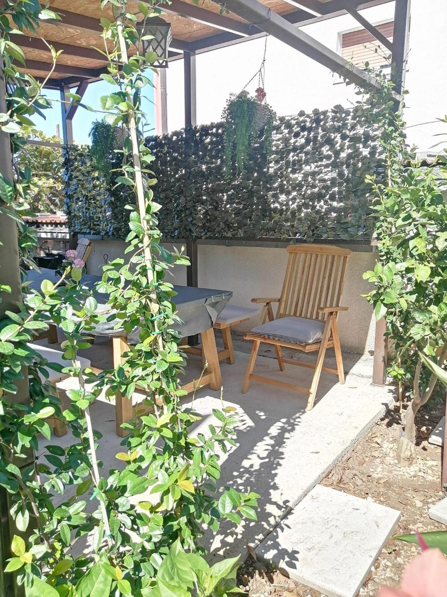Apartments Kursan Seget Vranjica Exterior foto