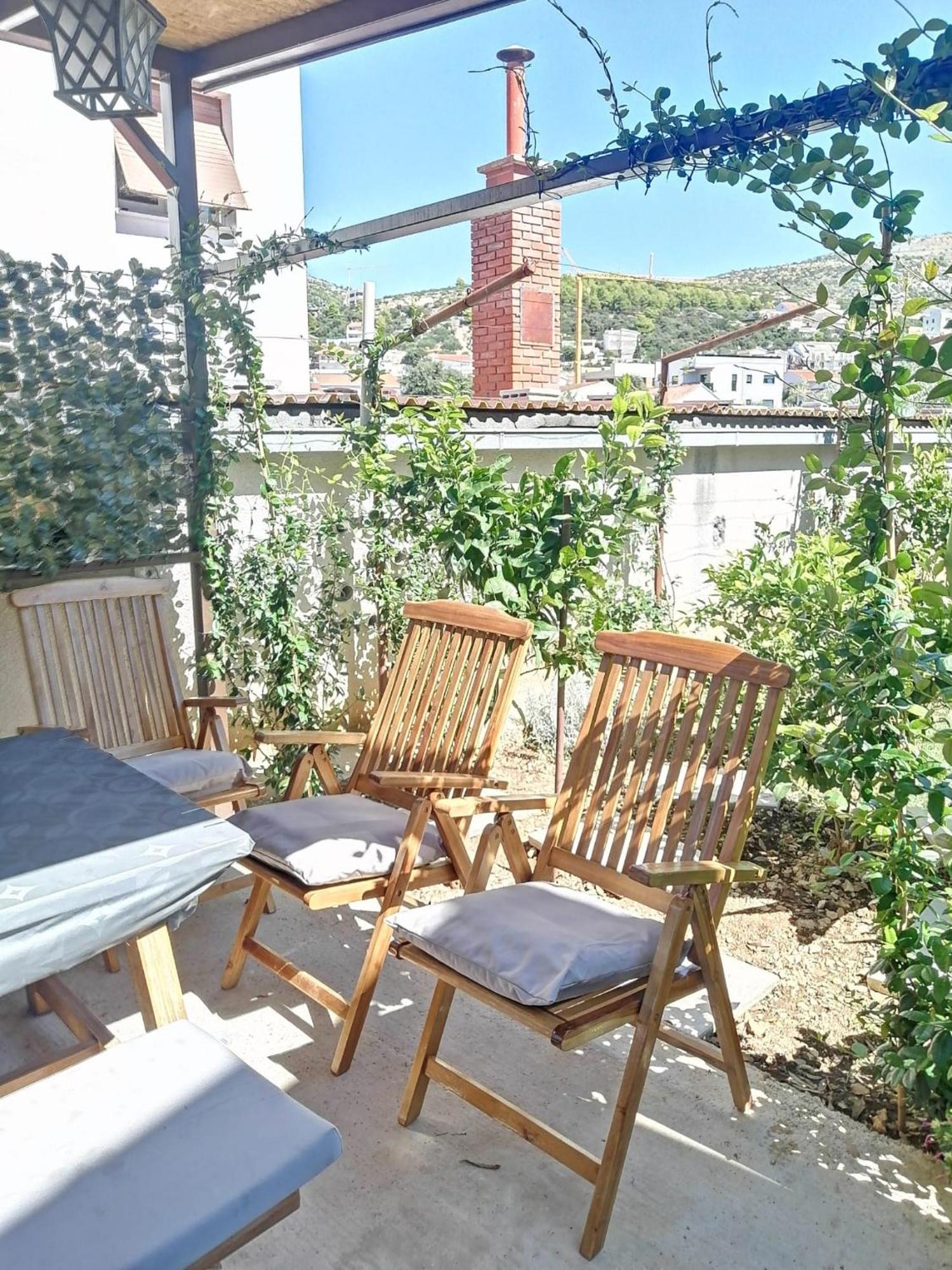 Apartments Kursan Seget Vranjica Exterior foto
